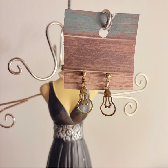 Alternative Earring Set - Picture 5 of 6